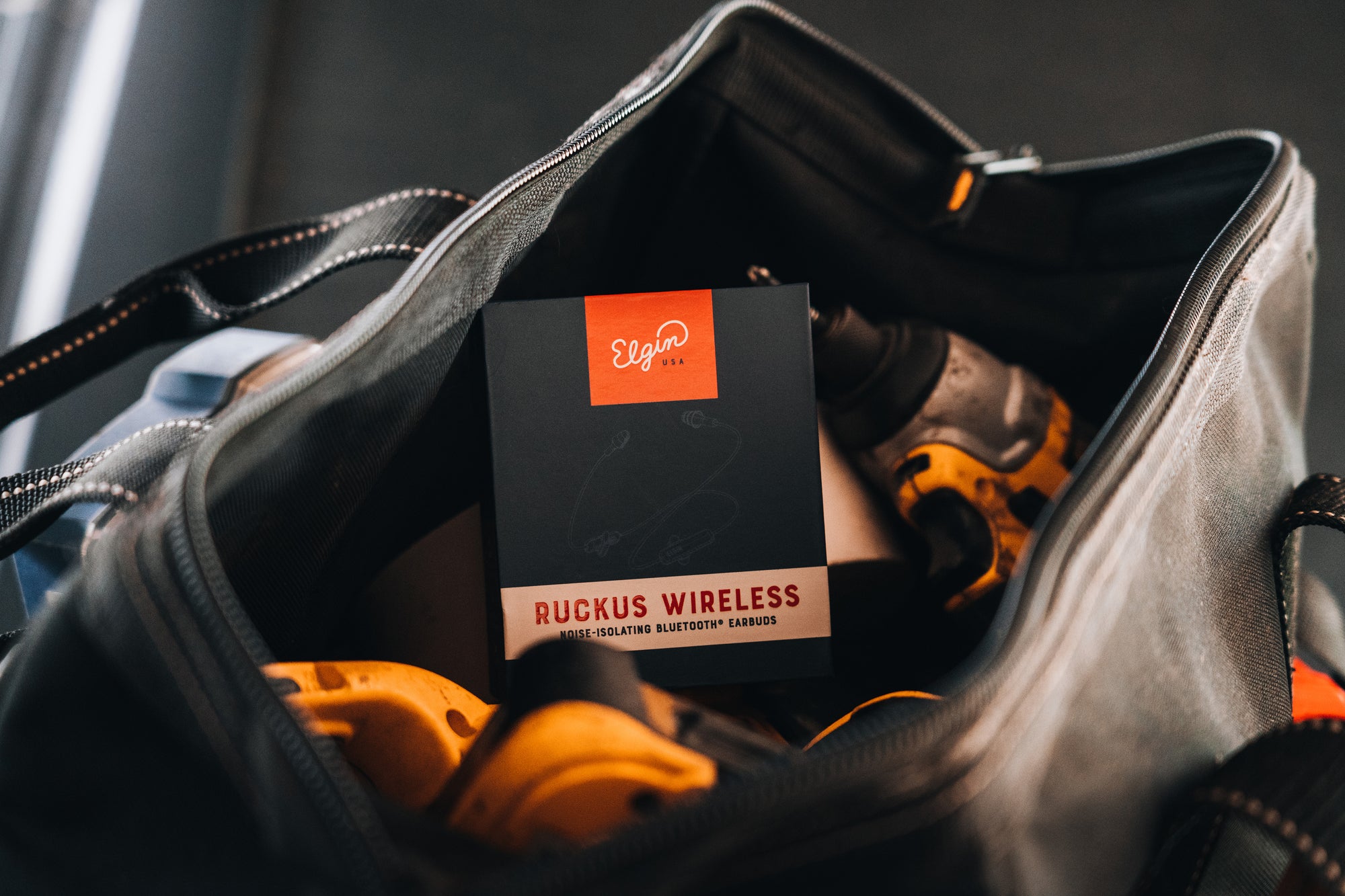 Elgin Ruckus Wireless Noise Isolating Bluetooth Earplug Earbuds Box